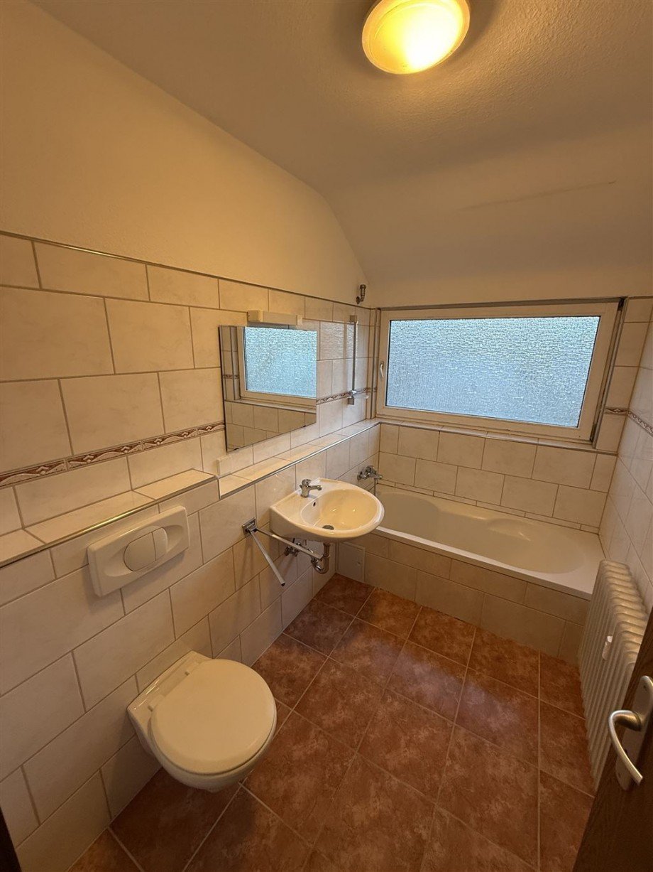 OG Bad mit Badewanne Doppelhaush�lfte Kaiserslautern