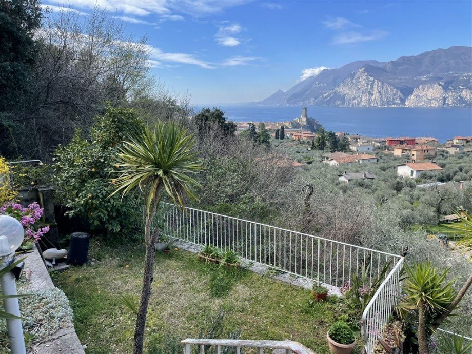 UG-Ausblick auf eigene Gartenanlage Maisonettewohnung Malcesine