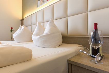 Schlafzimmer modern Reith bei Kitzb�hel Penthousewohnung Austria-Reith bei Kitzb�hel - Penthouse-250qm-Aufzug, 5-6 Zimmer & 3 B�der, Blick auf die Bergwelt, Erstbezug!