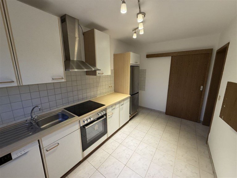 EG K�che Bild 2 Kaiserslautern sonstige Kaiserslautern-West Wohngemeinschaft (DHH) �ber 3 Etagen, 4 Schlafzimmer, 2 B�der, separate K�che, Ess-Wohnzimmer 147 qm, Terrasse mit kleinem Garten!