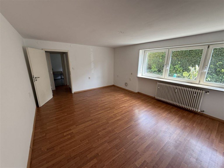 Zimmer Bild 1 Kaiserslautern Souterrainwohnung Kaiserslautern-West ebenerdige 1-Zimmerwohnung, Ess & Kochk�che und Duschbad im hellen Souterrain mit 40 qm!