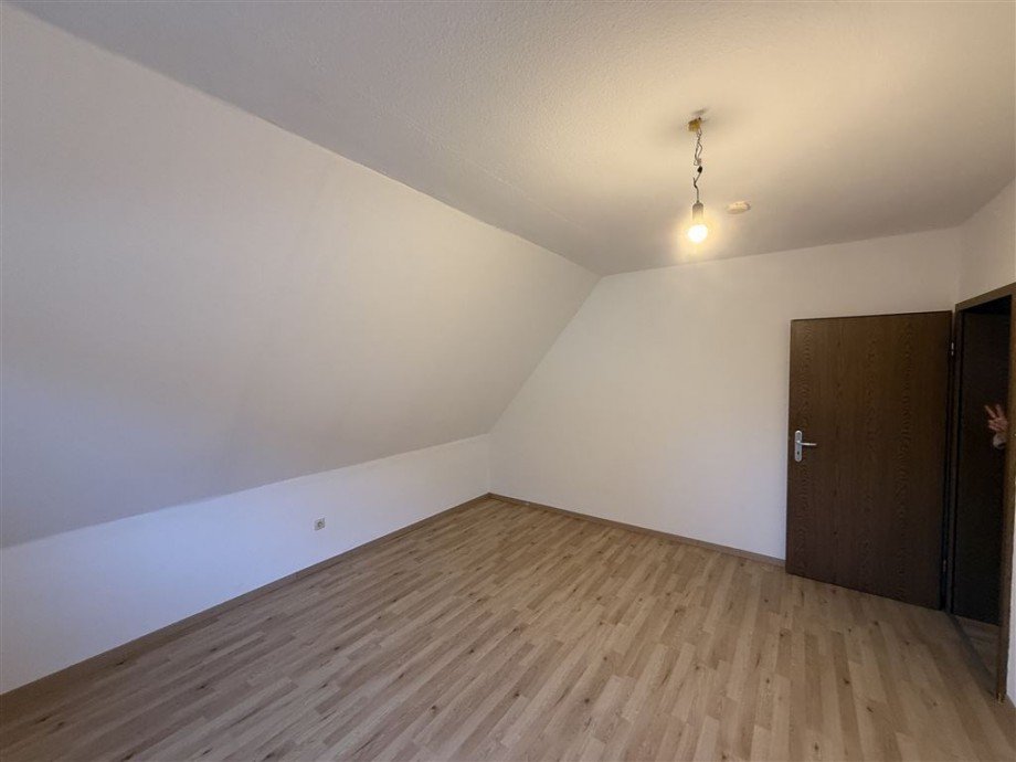 OG Zimmer 2 Bild 2.JPG Doppelhaush�lfte Kaiserslautern