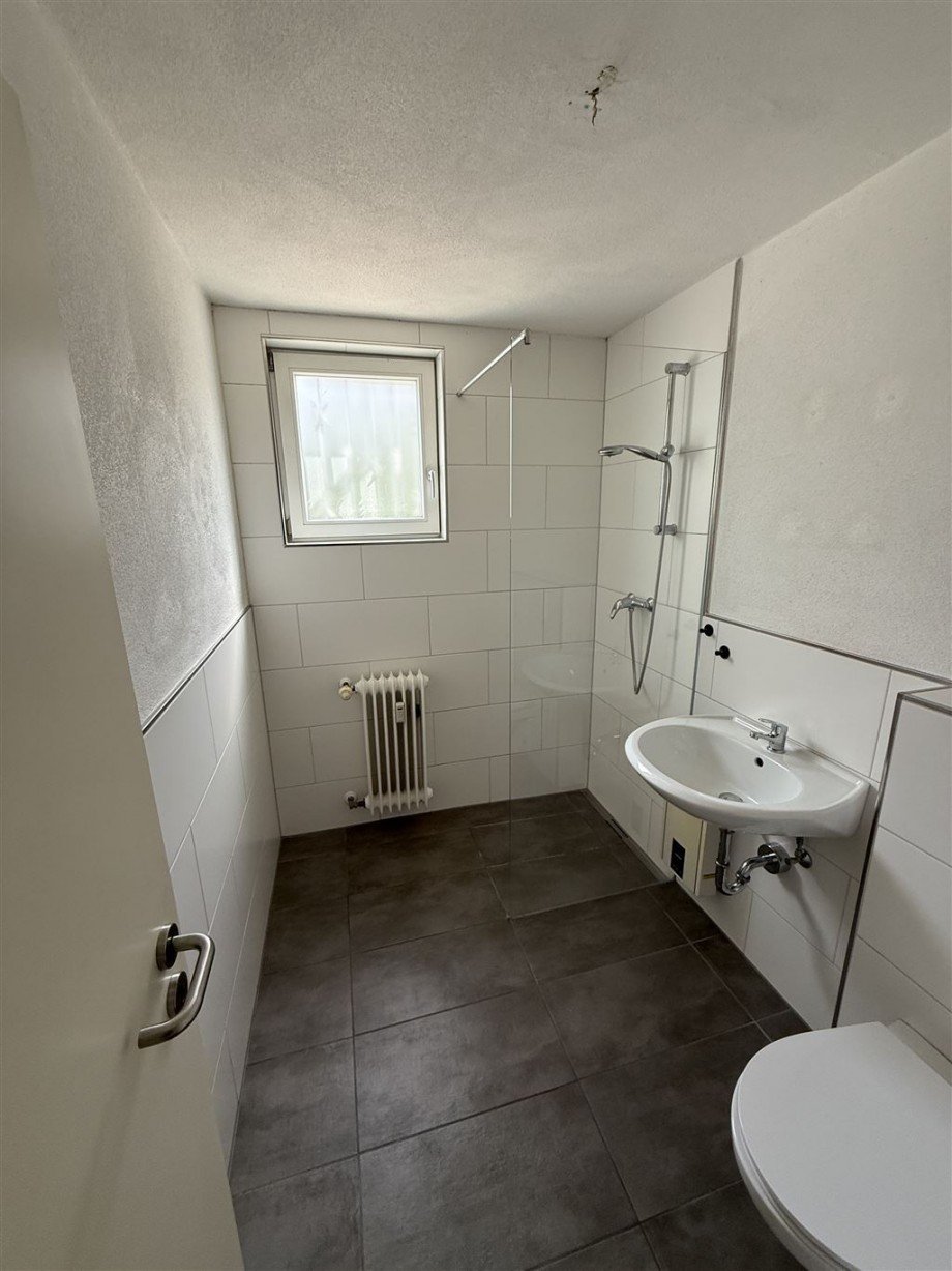 Bad Bild 1 Souterrainwohnung Kaiserslautern